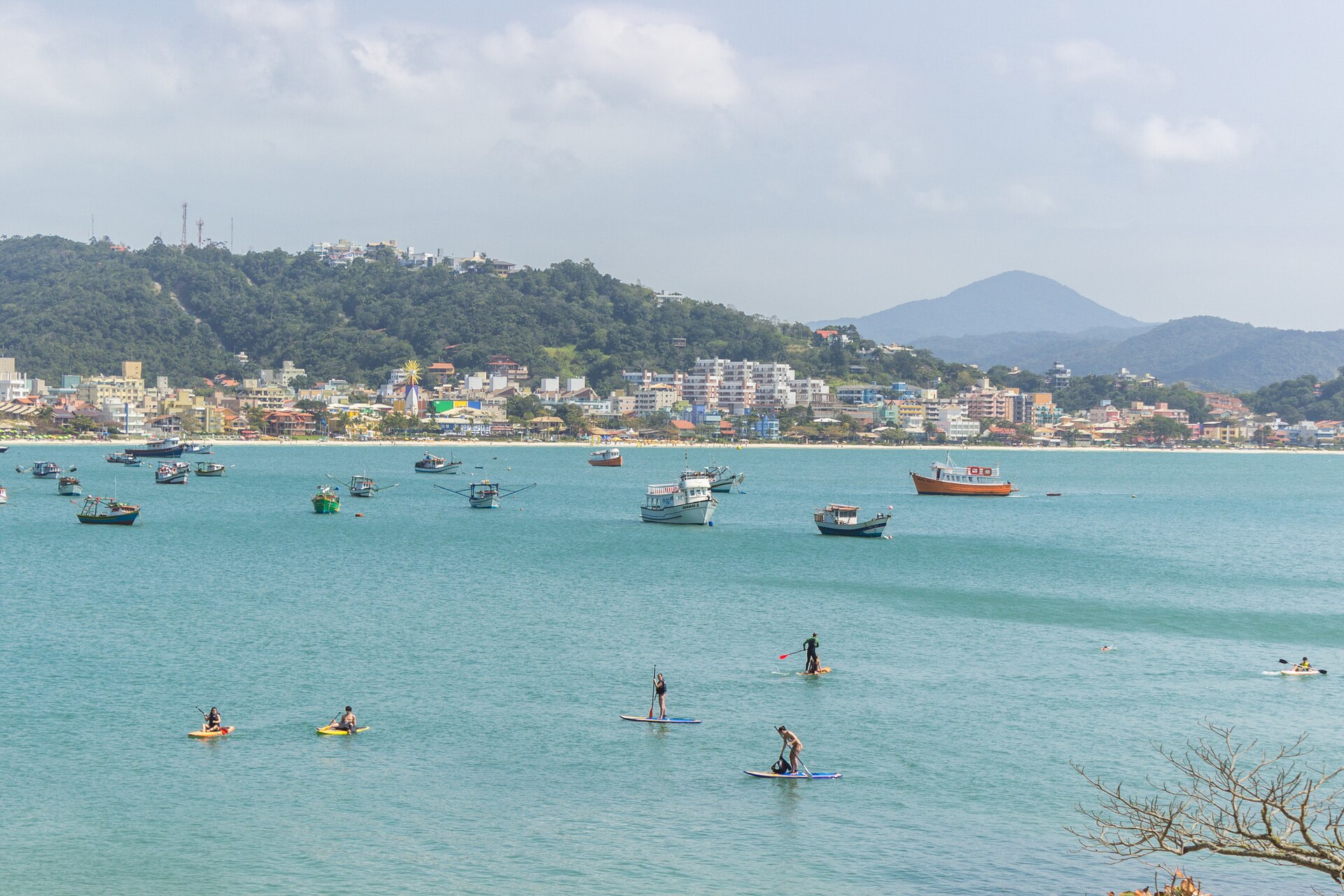 Praia em Bombinhas, no litoral catarinense